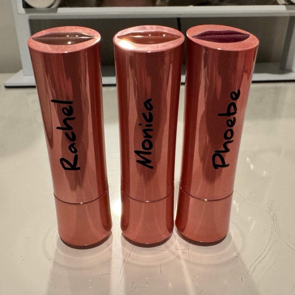 MAKEUP REVOLUTION X FRIENDS lipsticks